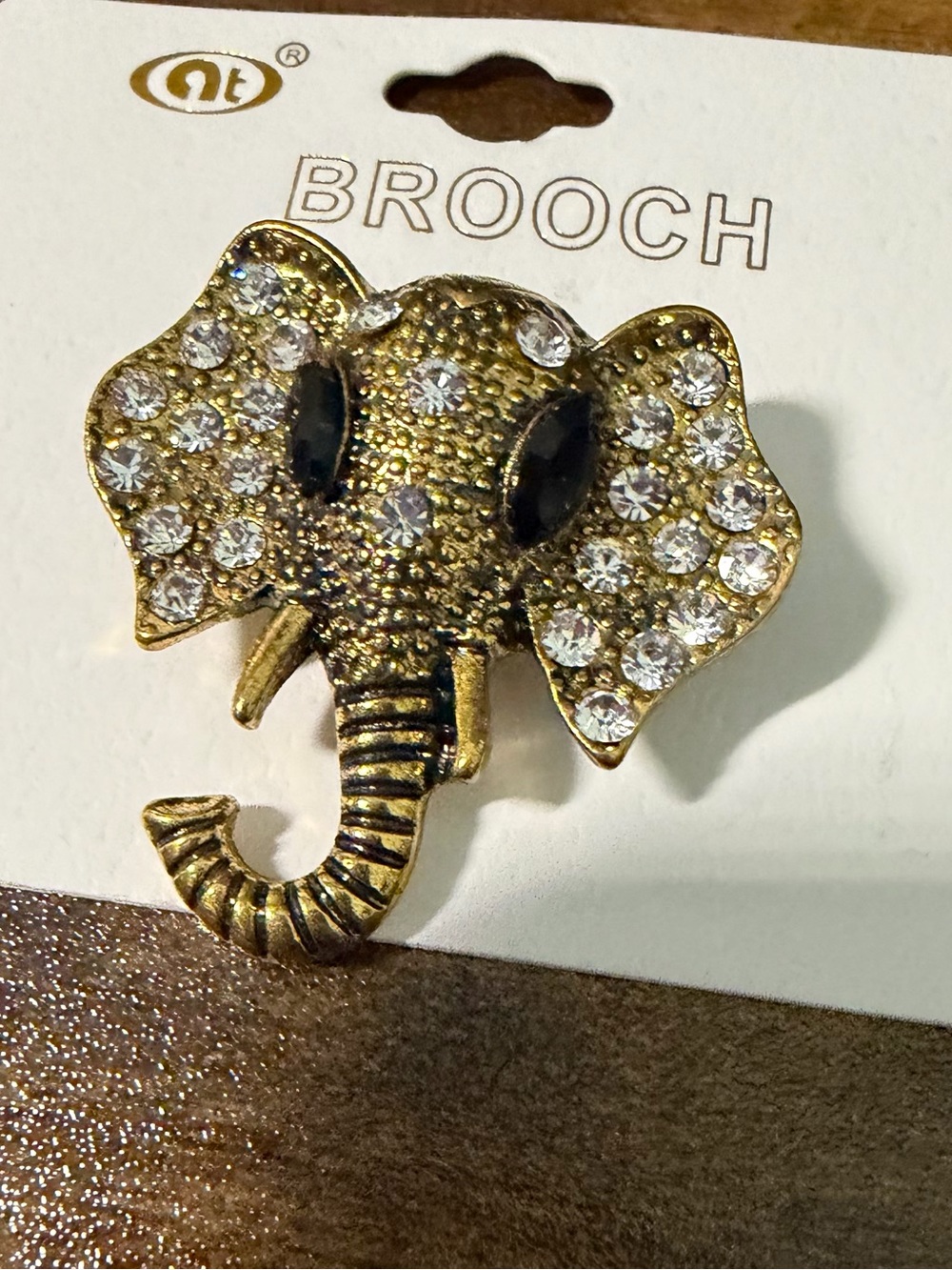 Elephant Brooch With Clear Crystals. NEW - Picture 2 of 4